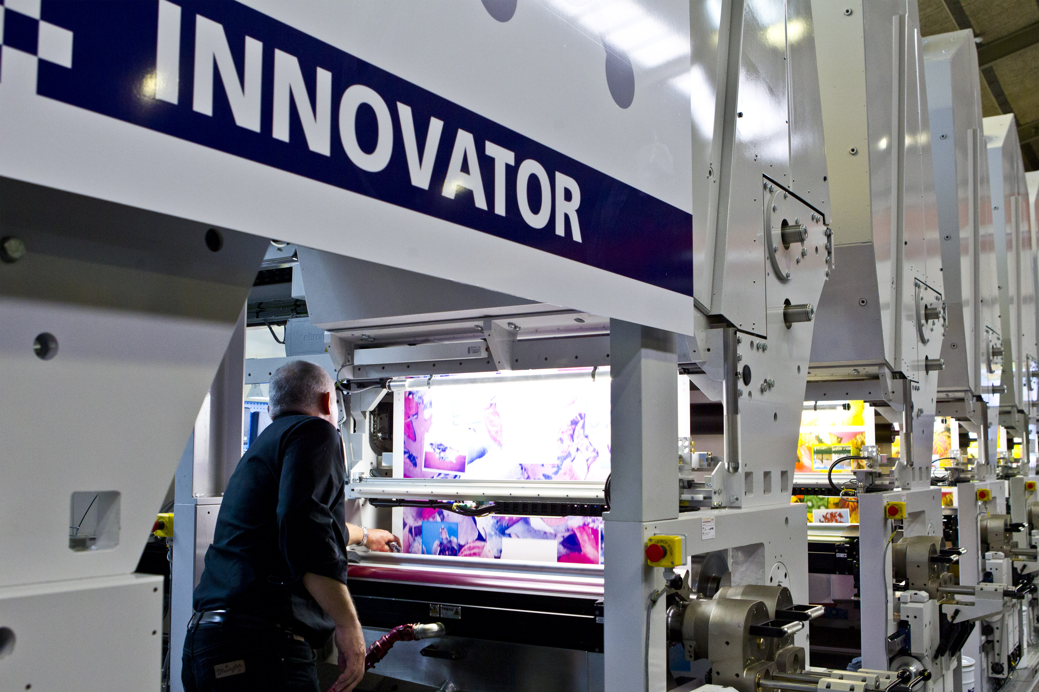 полиграфической продукции отрасли. полиграфическая промышленность. печатные машины tresu. печатная индустрия. типография.